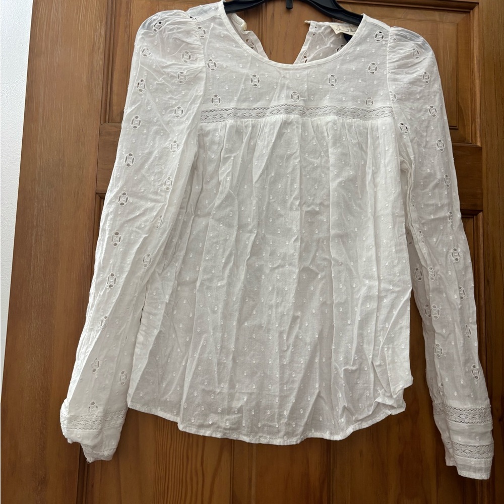 Universal Thread White Pleated Long Sleeve Blouse